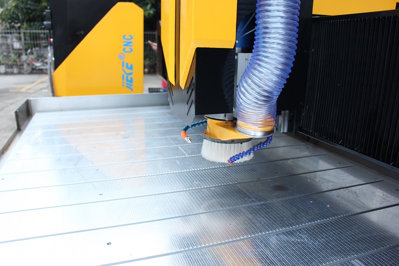 鋁板雕刻機(jī)的使用方法及注意事項(xiàng)