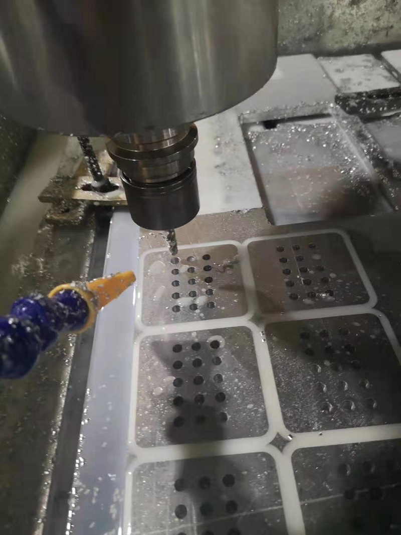 選購(gòu)鋁板開料機(jī)需要注意什么