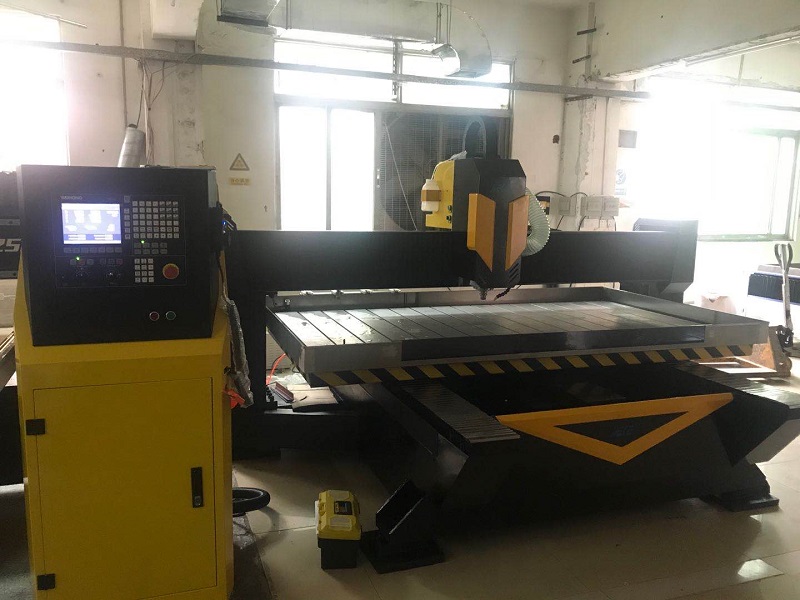 怎樣選購(gòu)性價(jià)比高的鋁板雕刻機(jī)