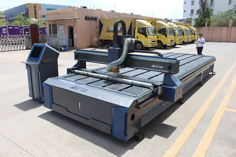 購(gòu)買鋁板雕刻機(jī)時(shí)我們要注意哪些事項(xiàng)