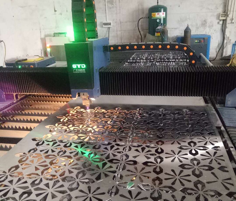 鋁單板鏤空用什么機(jī)器 2020年流行款早知道