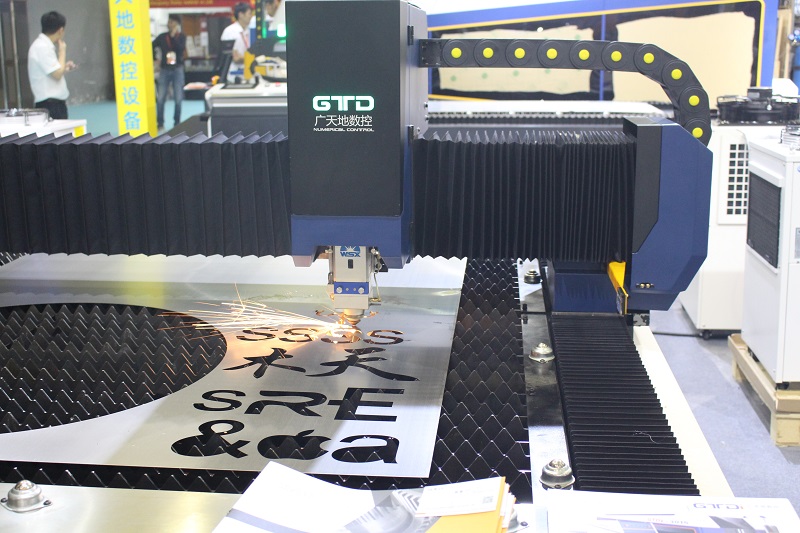 不銹鋼光纖激光切割機(jī)的使用成本是多少