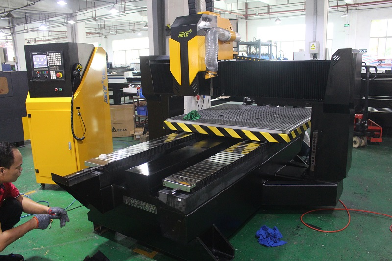 杰克鋁板雕刻機(jī) 銷售結(jié)束我們的服務(wù)才剛開始